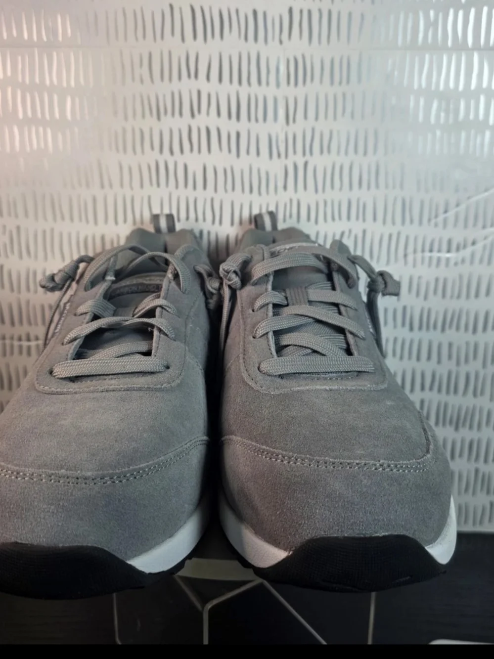 Skechers Work Shoes Men’s 10.5 Gray Carbon Nano Toe ESD Memory Foam